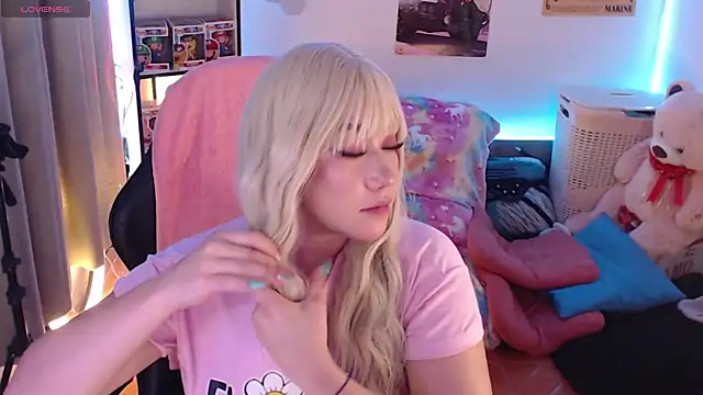 Emmy Ruiz online show from 04.11.26