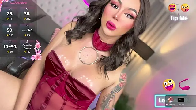 Snapshot of sassy_olivia chatting on 09.10.25 sassy olivia online show from 09.10.25