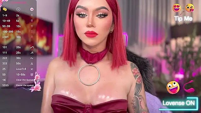 Snapshot of sassy_olivia chatting on 10.06.25 sassy olivia online show from 10.06.25