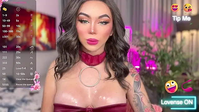 Snapshot of sassy_olivia chatting on 10.10.25 sassy olivia online show from 10.10.25