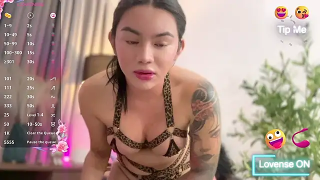 Snapshot of sassy_olivia chatting on 10.14.25 sassy olivia online show from 10.14.25