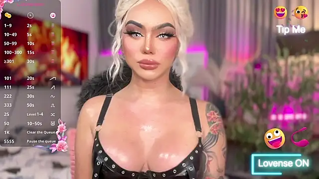 Snapshot of sassy_olivia chatting on 10.21.25 sassy olivia online show from 10.21.25