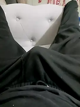Snapshot of D2GUK chatting on 09.21.25 D2GUK online show from 09.21.25