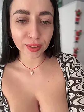 Snapshot of Emylia chatting on 01.02.25 Emylia online show from 01.02.25