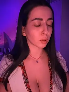 Snapshot of Emylia chatting on 01.17.25 Emylia online show from 01.17.25