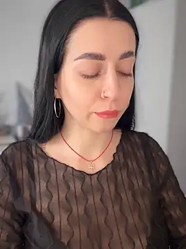 Snapshot of Emylia chatting on 01.19.25 Emylia online show from 01.19.25