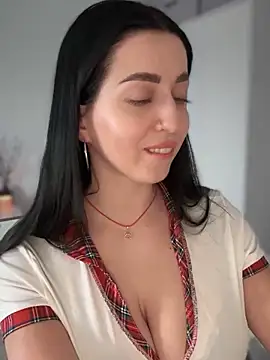 Snapshot of Emylia chatting on 01.20.25 Emylia online show from 01.20.25