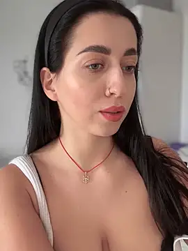 Snapshot of Emylia chatting on 01.24.25 Emylia online show from 01.24.25