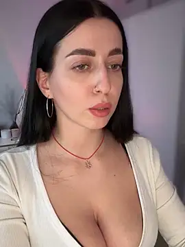 Snapshot of Emylia chatting on 01.25.25 Emylia online show from 01.25.25