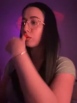 Snapshot of Emylia chatting on 02.24.25 Emylia online show from 02.24.25