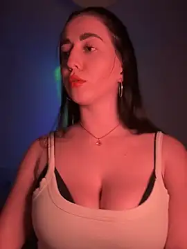 Snapshot of Emylia chatting on 03.21.25 Emylia online show from 03.21.25