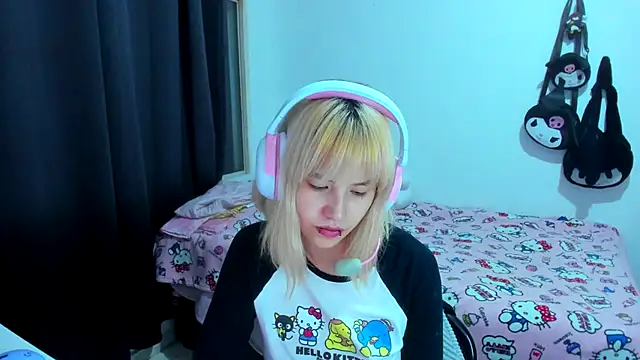 Akane-Mou online show from 12.04.25