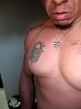 Snapshot of ivandignity chatting on 11.12.25 ivandignity online show from 11.12.25