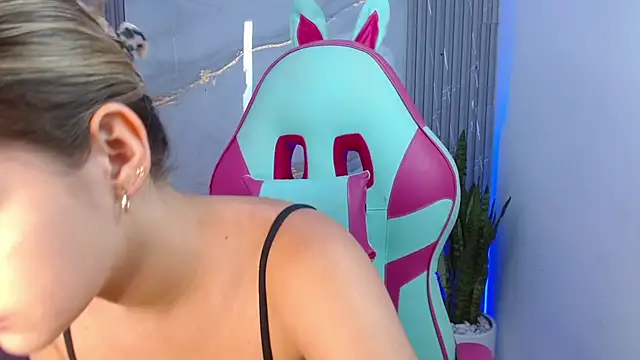 Snapshot of sofia_henaok chatting on 02.22.25 sofia henaok online show from 02.22.25