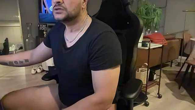 HungandThickLatin online show from 01.12.25