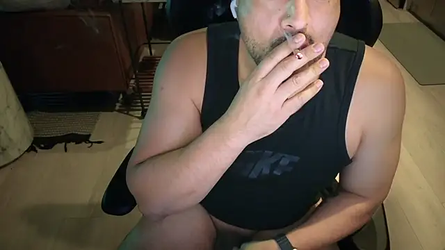 Snapshot of HungandThickLatin chatting on 09.30.25 HungandThickLatin online show from 09.30.25