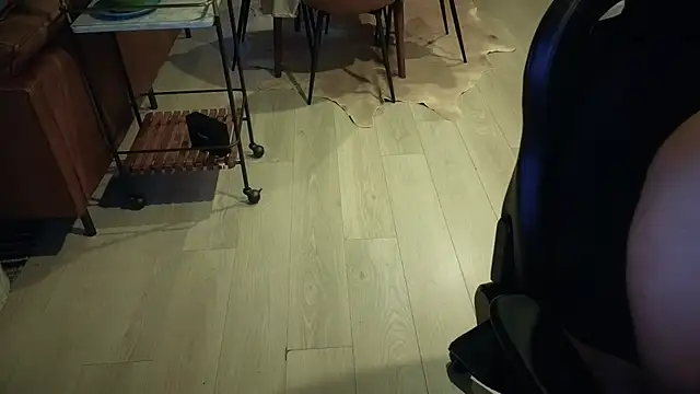 Snapshot of HungandThickLatin chatting on 10.14.25 HungandThickLatin online show from 10.14.25