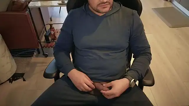 Snapshot of HungandThickLatin chatting on 11.14.25 HungandThickLatin online show from 11.14.25