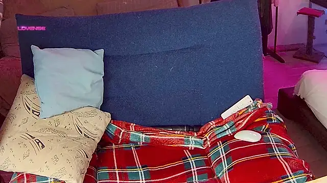 Snapshot of cutenessa chatting on 01.05.25 cutenessa online show from 01.05.25