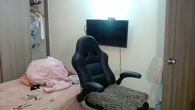 Snapshot of gooddes303salome chatting on 02.01.26 gooddes303salome online show from 02.01.26