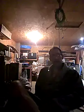 Snapshot of Laying_Sooner chatting on 11.08.25 Laying Sooner online show from 11.08.25