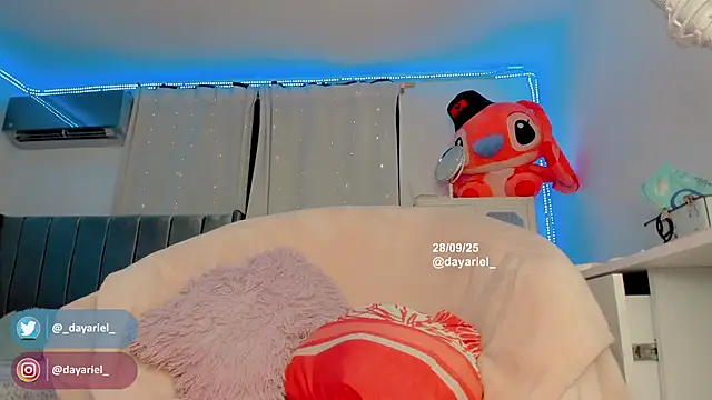 Snapshot of Yellowranger1 chatting on 09.29.25 Yellowranger1 online show from 09.29.25