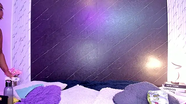 Snapshot of Darnellqueen chatting on 10.06.25 Darnellqueen online show from 10.06.25