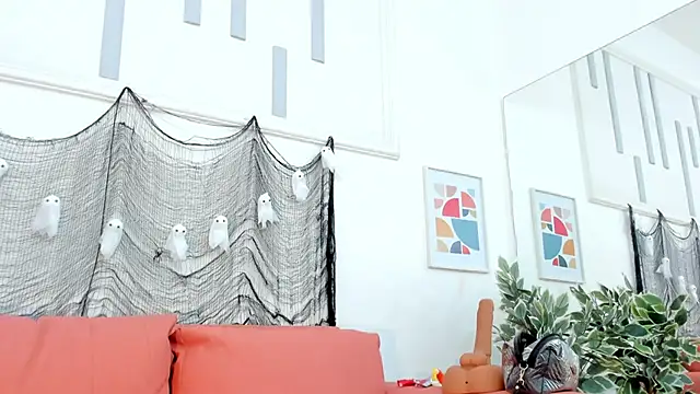 Snapshot of lara_murphy chatting on 10.21.25 lara murphy online show from 10.21.25