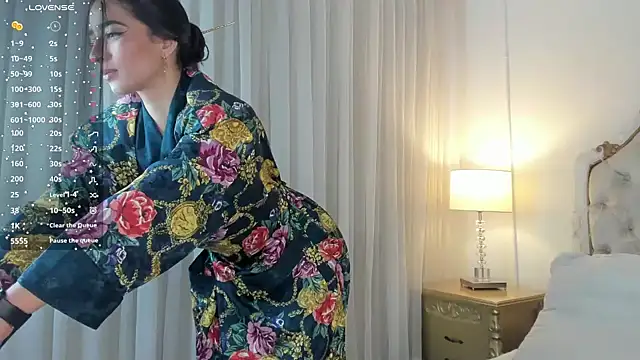 Valentina Ross  online show from 01.14.25