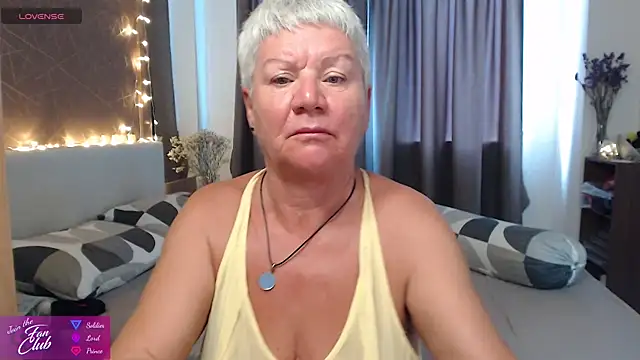 Snapshot of roxana_brooks chatting on 05.21.26 roxana brooks online show from 05.21.26