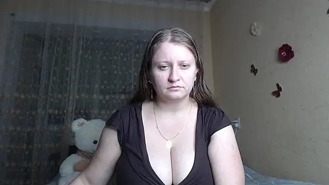 Snapshot of CumCpl chatting on 10.18.25 CumCpl online show from 10.18.25