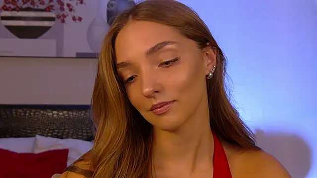 Snapshot of VirginieCruz chatting on 10.13.25 VirginieCruz online show from 10.13.25