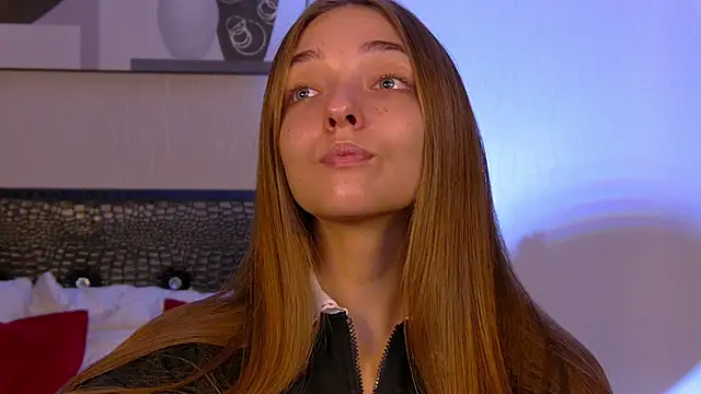 Snapshot of VirginieCruz chatting on 10.20.25 VirginieCruz online show from 10.20.25