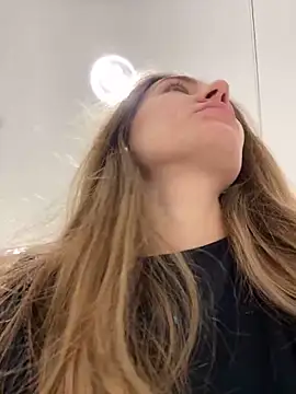 Snapshot of ValenciaShock chatting on 12.04.24 ValenciaShock online show from 12.04.24