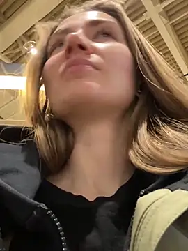 Snapshot of ValenciaShock chatting on 12.13.24 ValenciaShock online show from 12.13.24