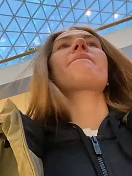 Snapshot of ValenciaShock chatting on 12.14.24 ValenciaShock online show from 12.14.24