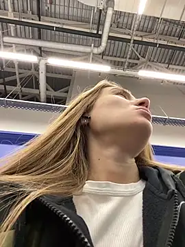 Snapshot of ValenciaShock chatting on 12.14.24 ValenciaShock online show from 12.14.24