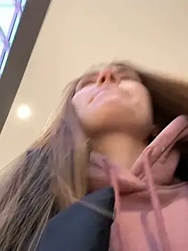 Snapshot of ValenciaShock chatting on 01.10.25 ValenciaShock online show from 01.10.25