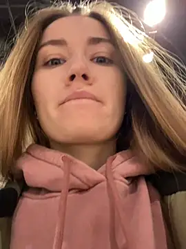 Snapshot of ValenciaShock chatting on 01.12.25 ValenciaShock online show from 01.12.25