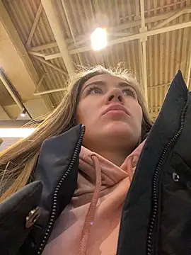 Snapshot of ValenciaShock chatting on 01.24.25 ValenciaShock online show from 01.24.25