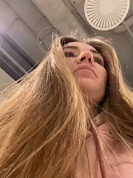 Snapshot of ValenciaShock chatting on 02.05.25 ValenciaShock online show from 02.05.25