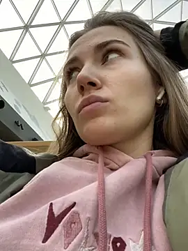 Snapshot of ValenciaShock chatting on 02.12.25 ValenciaShock online show from 02.12.25