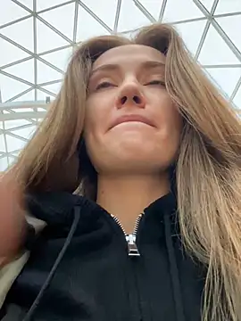 Snapshot of ValenciaShock chatting on 02.13.25 ValenciaShock online show from 02.13.25