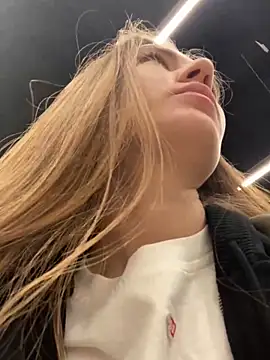 Snapshot of ValenciaShock chatting on 02.14.25 ValenciaShock online show from 02.14.25