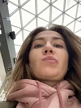 Snapshot of ValenciaShock chatting on 02.15.25 ValenciaShock online show from 02.15.25