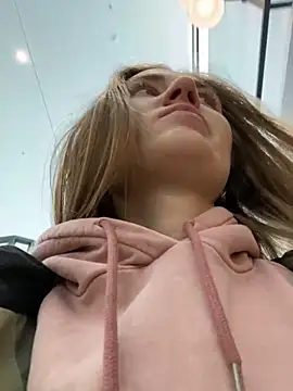 Snapshot of ValenciaShock chatting on 02.19.25 ValenciaShock online show from 02.19.25