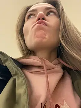 Snapshot of ValenciaShock chatting on 02.20.25 ValenciaShock online show from 02.20.25