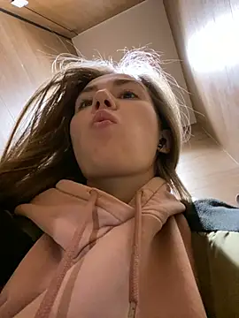 Snapshot of ValenciaShock chatting on 02.20.25 ValenciaShock online show from 02.20.25