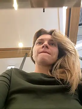 Snapshot of ValenciaShock chatting on 09.12.25 ValenciaShock online show from 09.12.25