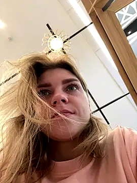 Snapshot of ValenciaShock chatting on 09.14.25 ValenciaShock online show from 09.14.25